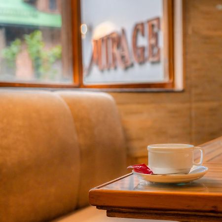 Hotel Mirage Srinagar  Ngoại thất bức ảnh