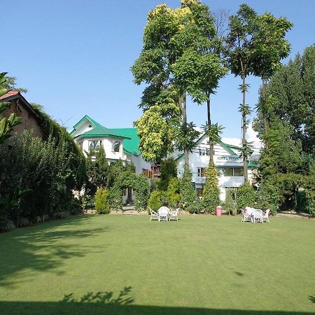 Hotel Mirage Srinagar  Ngoại thất bức ảnh