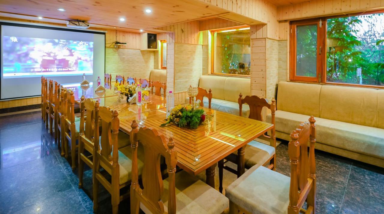 Hotel Mirage Srinagar  Ngoại thất bức ảnh