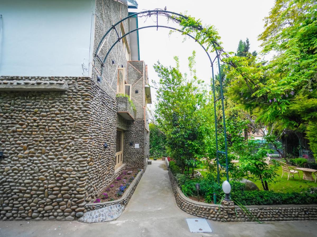 Hotel Mirage Srinagar  Ngoại thất bức ảnh