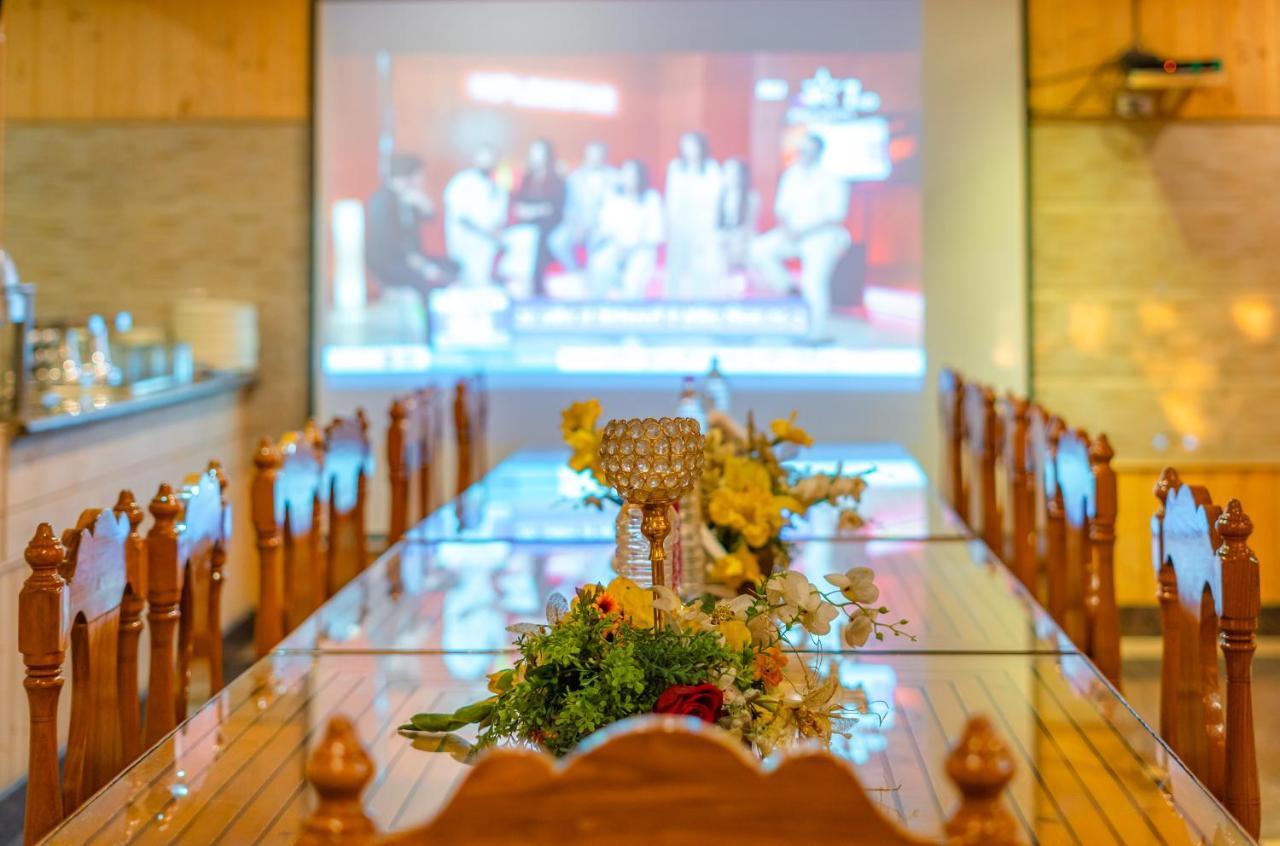 Hotel Mirage Srinagar  Ngoại thất bức ảnh