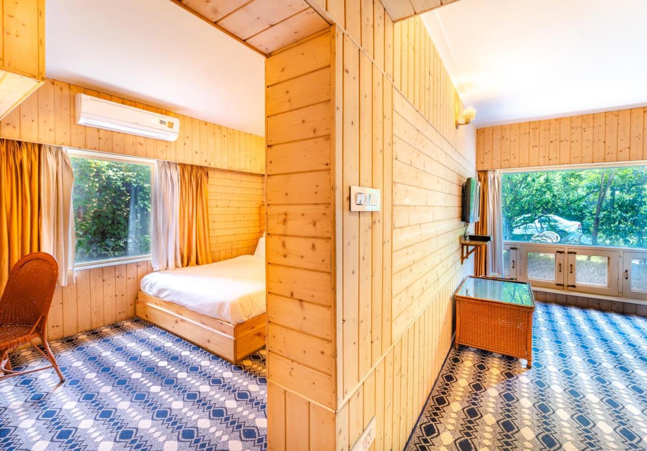 Hotel Mirage Srinagar  Ngoại thất bức ảnh