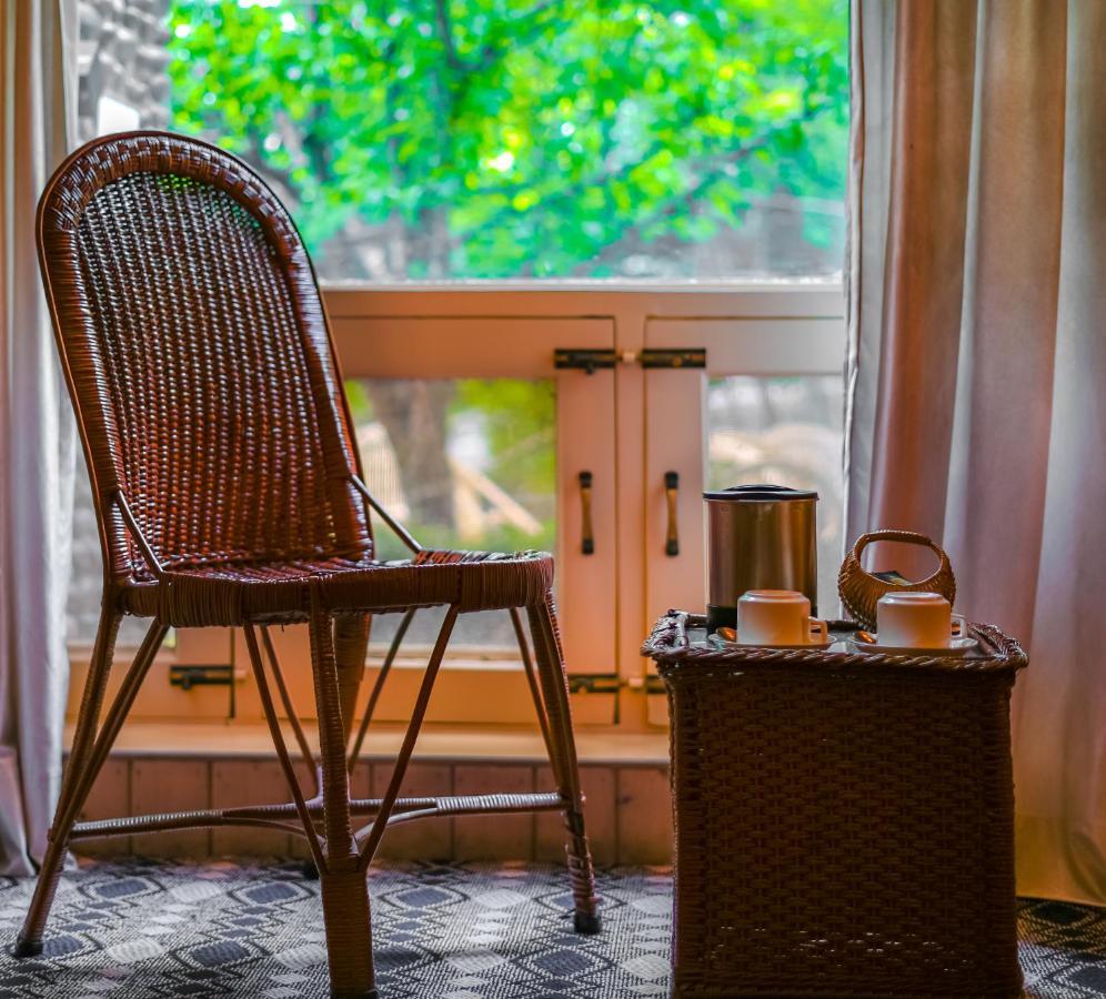 Hotel Mirage Srinagar  Ngoại thất bức ảnh
