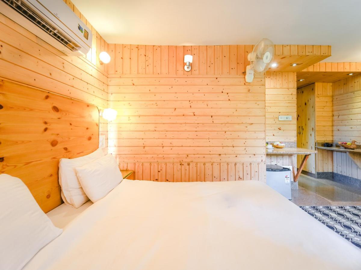 Hotel Mirage Srinagar  Ngoại thất bức ảnh