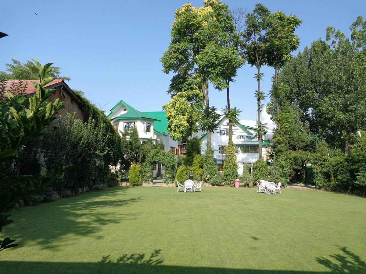 Hotel Mirage Srinagar  Ngoại thất bức ảnh