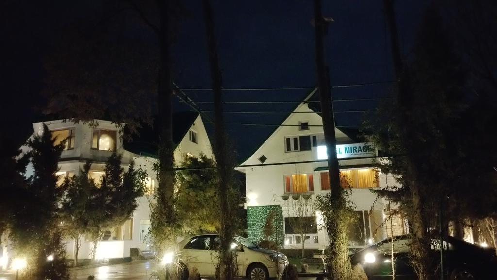Hotel Mirage Srinagar  Ngoại thất bức ảnh