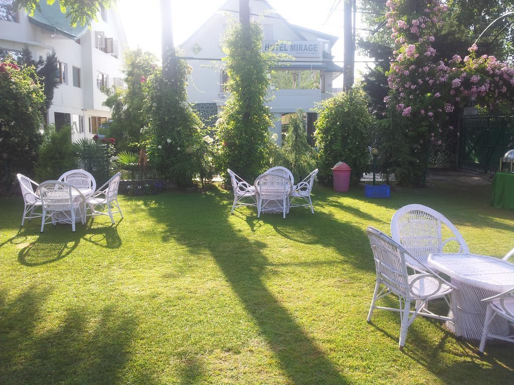 Hotel Mirage Srinagar  Ngoại thất bức ảnh